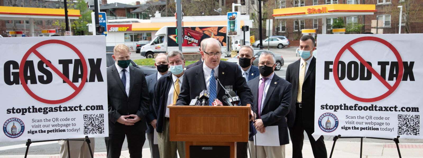 Sen Kelly updates Todd Feinburg on StopTheGasTaxCT.com and the April 29th Rally in Stratford - CT Senate Republic