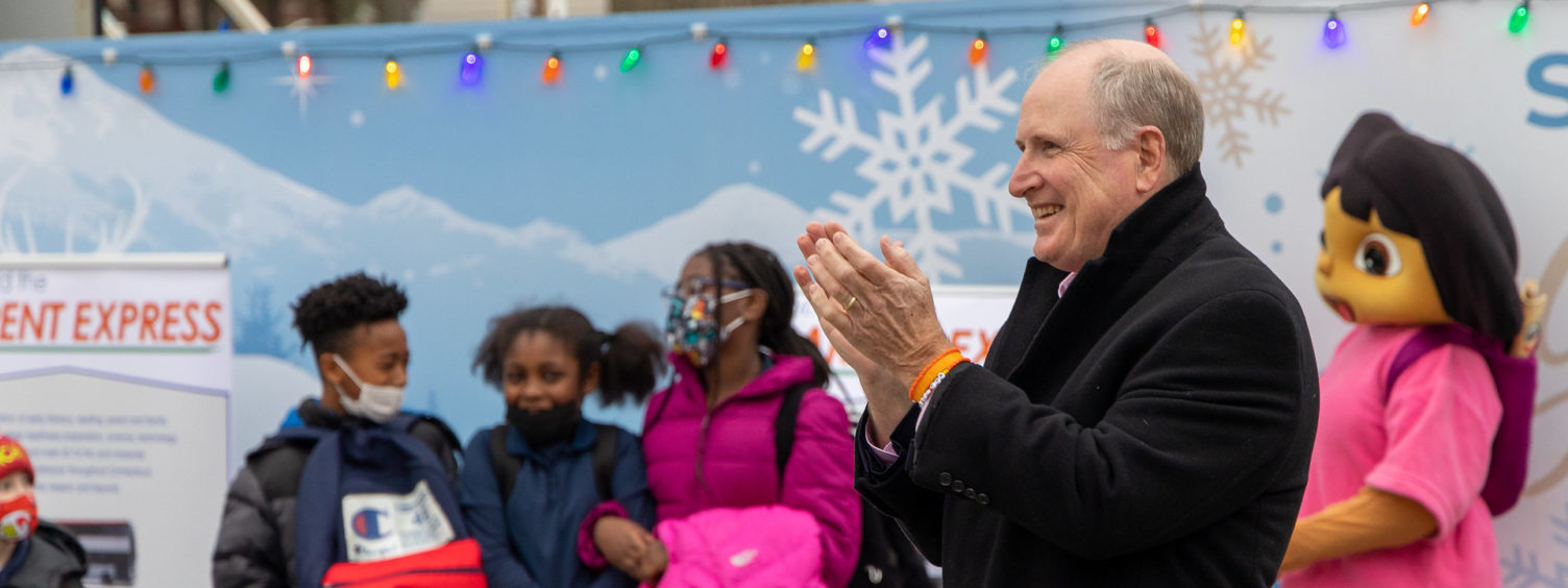 Sen. Kelly Welcomes “Tis the Season to be Reading” Tour to Stratford YMCA - CT Senate Republic