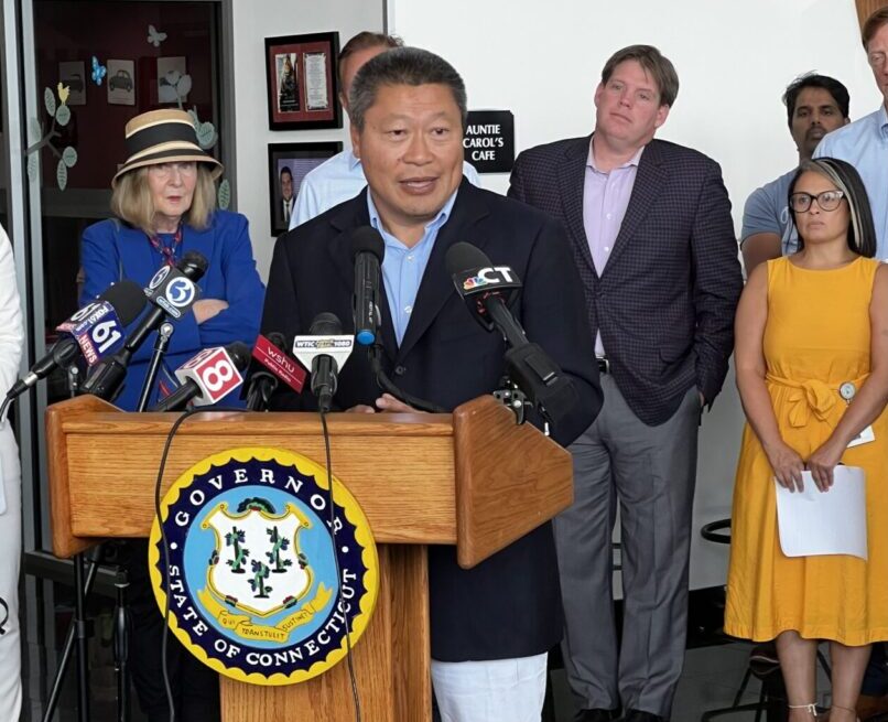 (photo) Sen. Hwang: “The environment has no party affiliation,” - CT Senate Republic