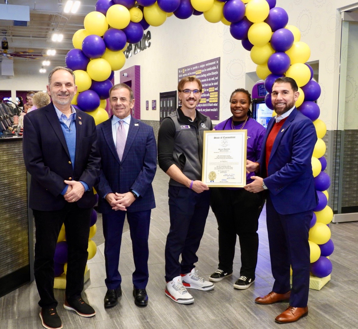 Sen. Cicarella Presents Legislative Citation at Planet Fitness Grand Opening in North Haven - CT Senate Republic